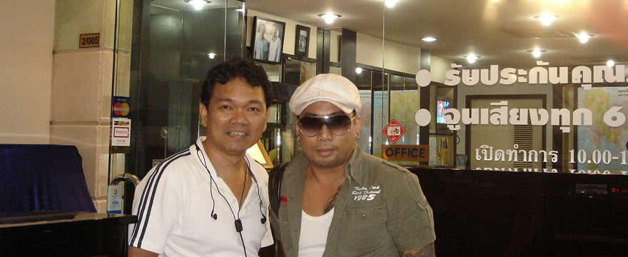 อยากเล่นเปียโน...โทรหาเรา : 02-892-5435 Customer of Piano Center