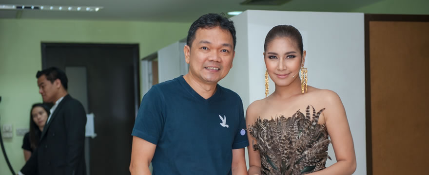 อยากเล่นเปียโน...โทรหาเรา : 02-892-5435 Customer of Piano Center